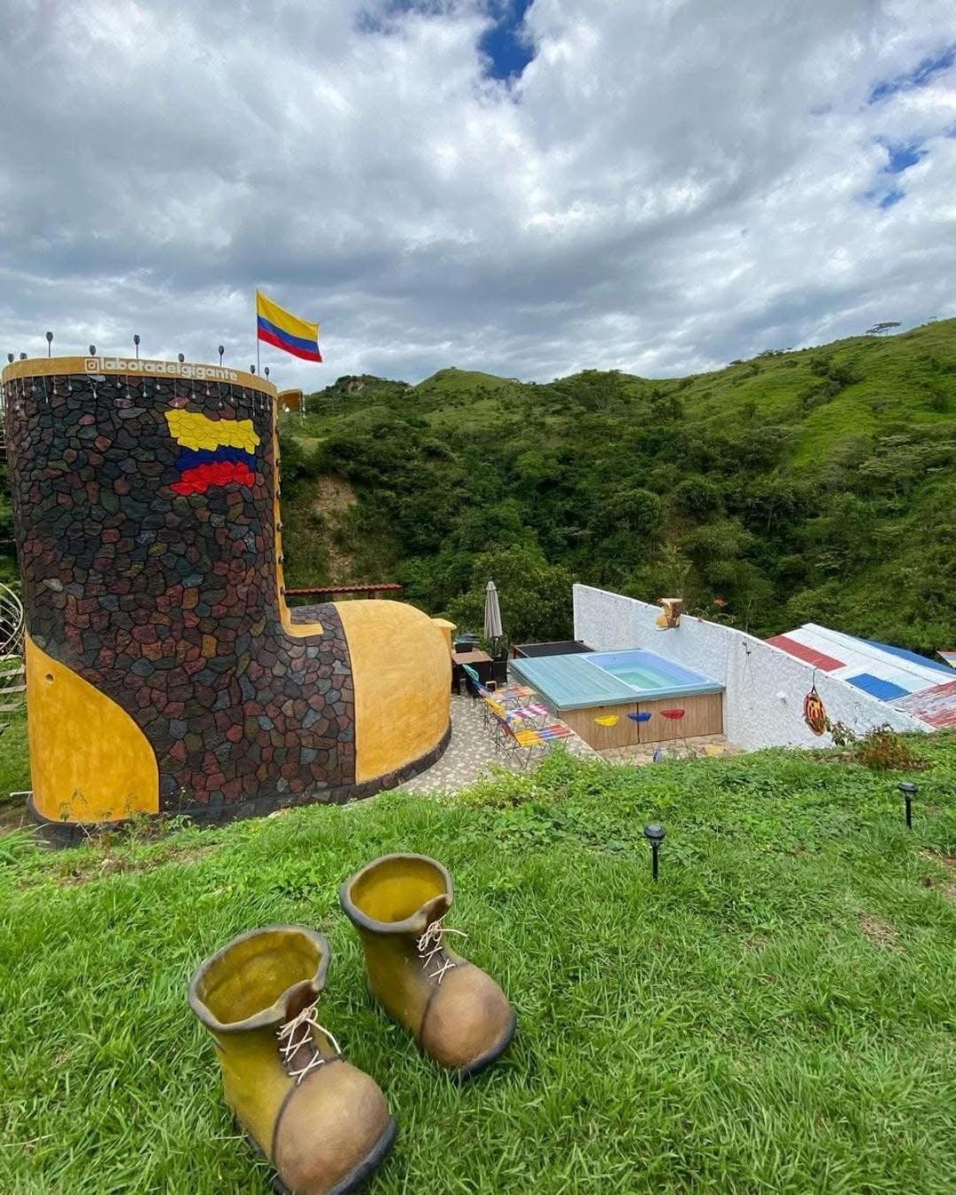 La Bota Del * Gigante